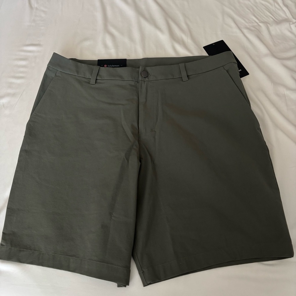 lululemon athletica Olive Green 9” men shorts ABC classic fit shorts nwt
